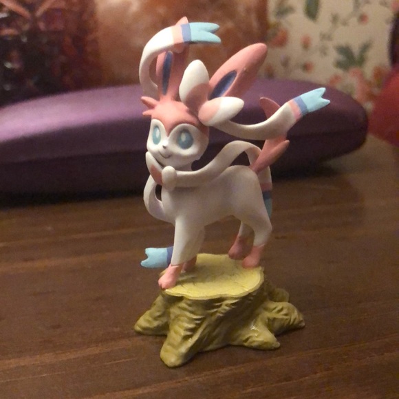 3/20$ Sylveon Mini Figurine